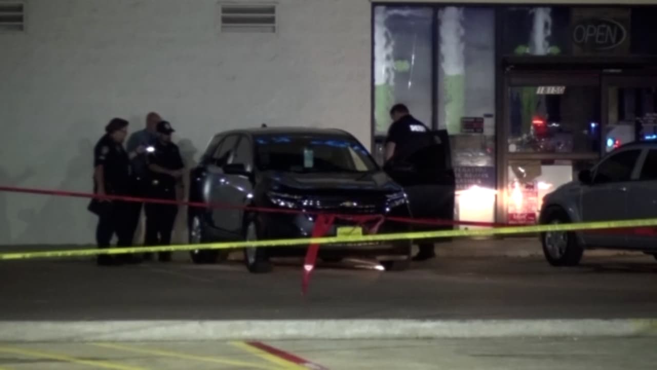 La oficina del sheriff del conado Harris investiga el hallazgo de un cuerpo dentro de un automóvil al noroeste de la ciudad.