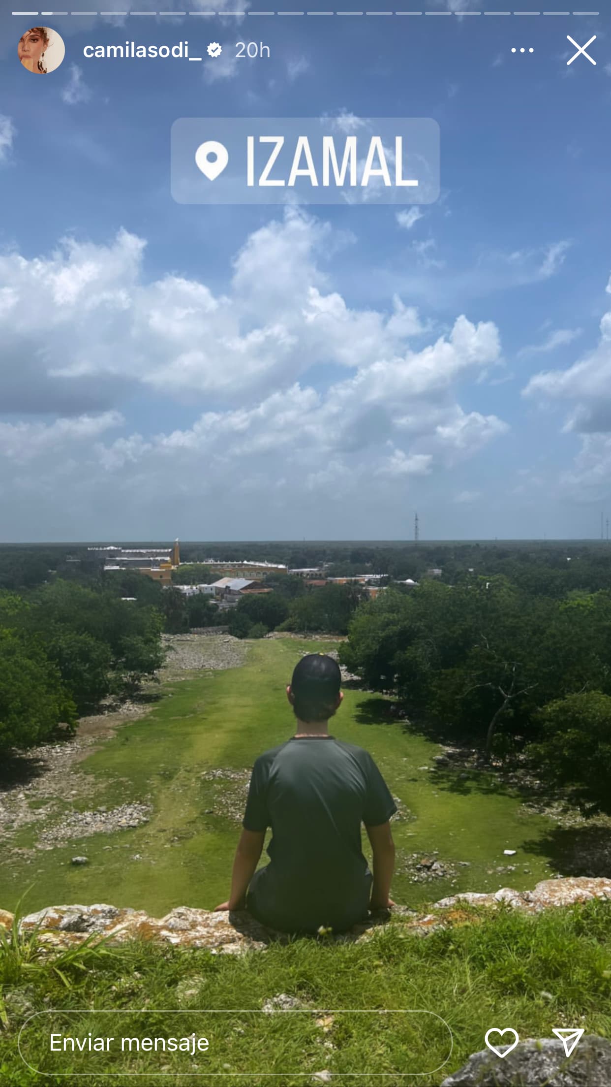 Camila Sodi visitó con sus hijos Izamal, uno de los 'Pueblos mágicos' de Yucatán. 
<br>