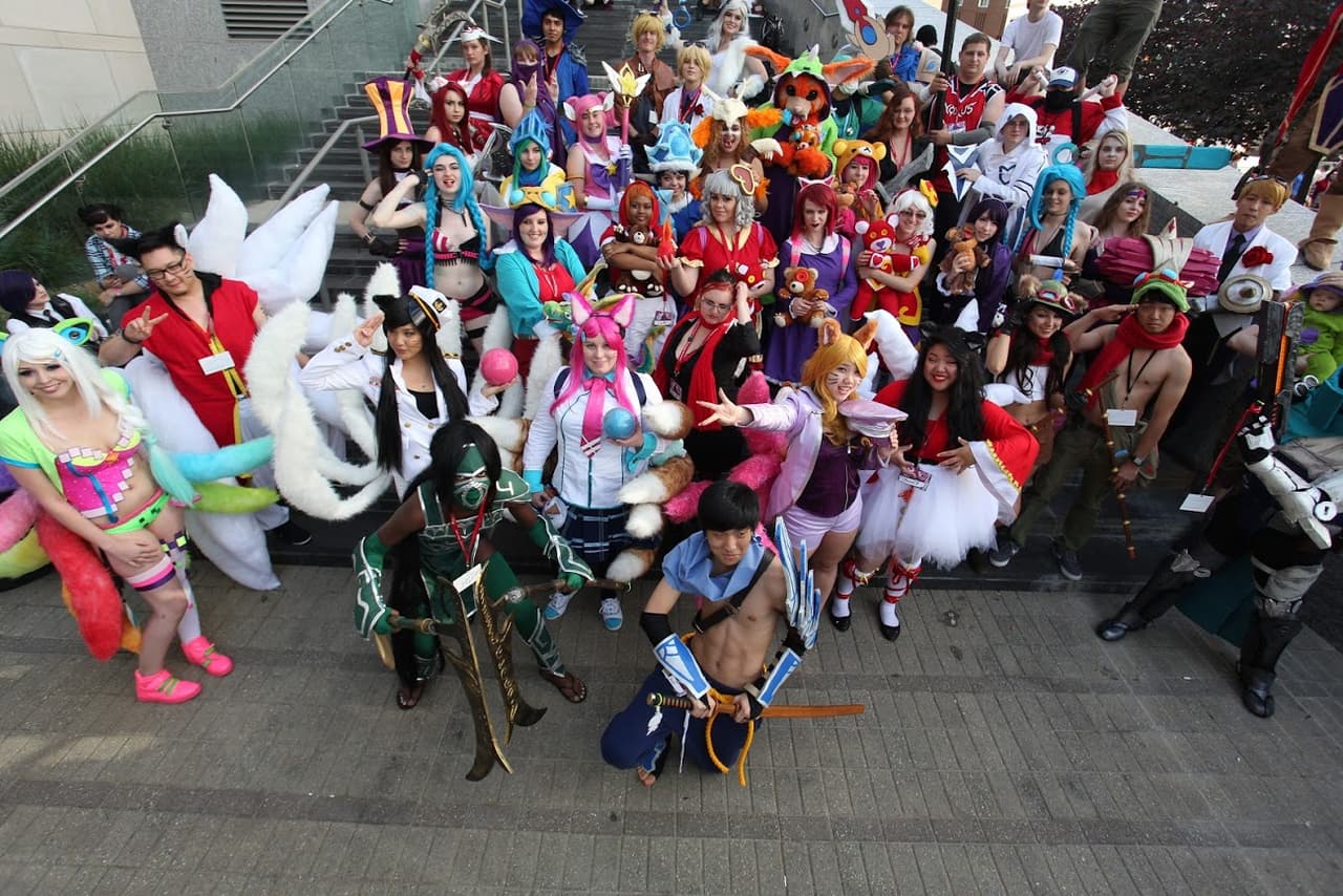 <b>Evento</b>: Animazement
<br>
<b>Fechas</b>: 24 al 26 de mayo
<br>
<b>Lugar</b>: Raleigh Convention Center
<br>
<b>Sitio web</b>: 
<a href="https://www.animazement.com/">https://www.animazement.com/</a> 
<br>
<br>Participe en la acción en Animazement, una celebración de la cultura y la animación japonesa de tres días durante el fin de semana del Día de los Caídos que atrae a 15.000 asistentes al Centro de Convenciones de Raleigh. El cosplay es un gran atractivo: se anima a los visitantes a disfrazarse de sus personajes favoritos simplemente por diversión o a participar en concursos que muestren sus talentos.