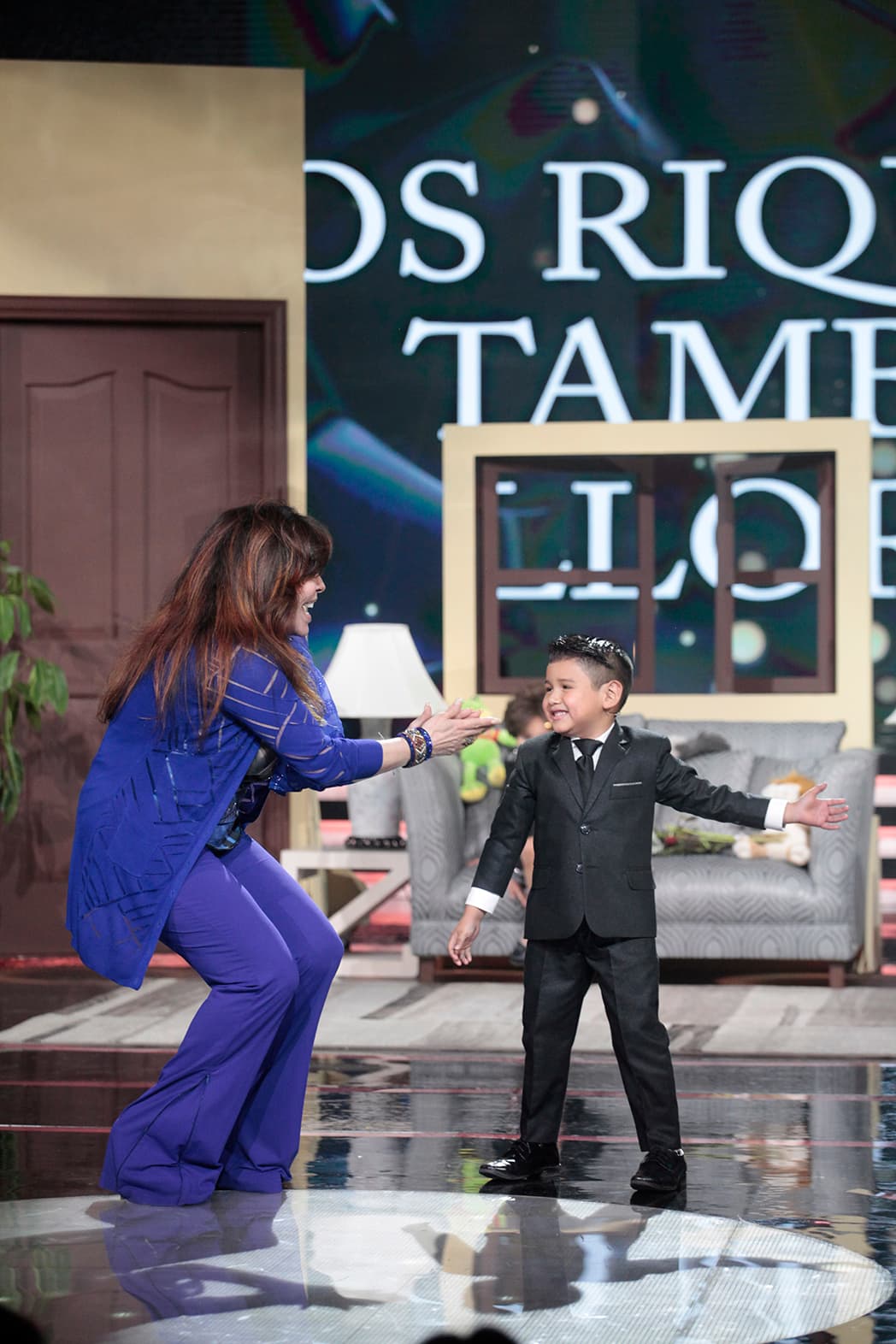 El show termin´o con La Vero aplaudiéndole al pequeño gigante.