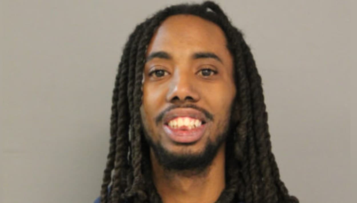 Fianza de 40,000 dólares al hombre que secuestró un autobús de CTA a punta de pistola en Chicago 