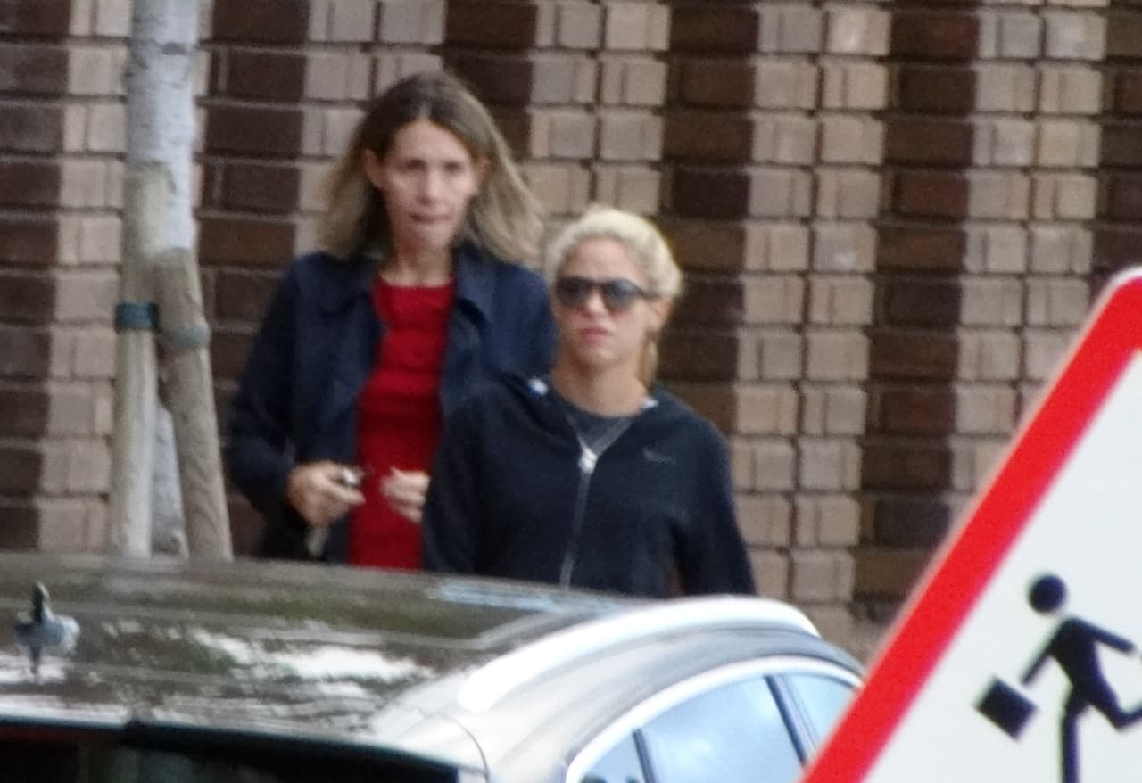 En realidad a Shakira le encanta lucir muy relajada.