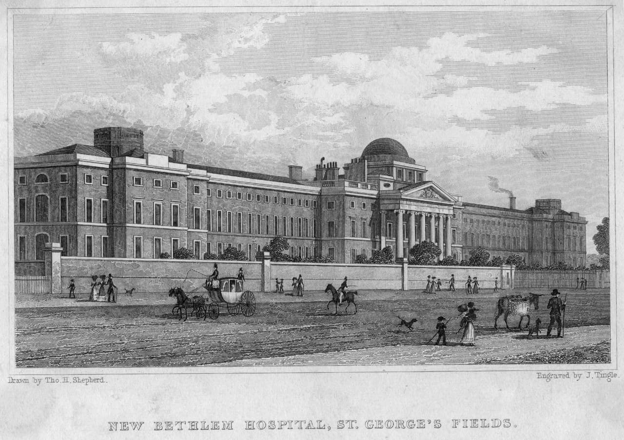 Pero había un sanatorio mental tan notorio por el horror que encontrabas en su interior que su propio nombre más tarde era sinónimo para señalar algo "caótico y destructivo". Se trata del Hospital Real de Bethlem, conocido también como St. Mary Bethelehem, el cual vemos en esta imagen histórica.