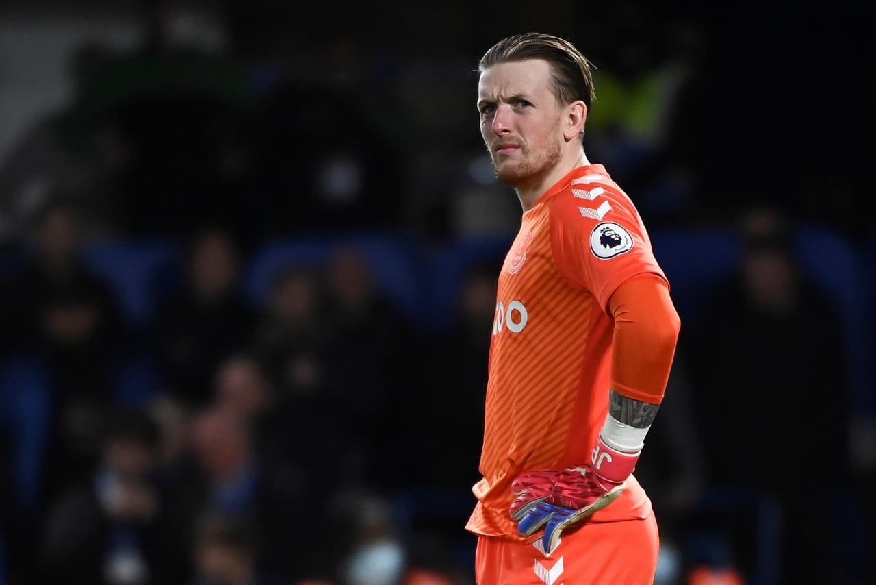 Chelsea y Everton empatan 1-1 en Stamford Bridge. Mason Mount abrió el marcador para los 'Blues', pero Jarrad Branthwaite igualó el encuentro y reparten puntos durante la J17 en la Premier League. Los de Tuchel se alejan de la cima y ya son terceros en la tabla.