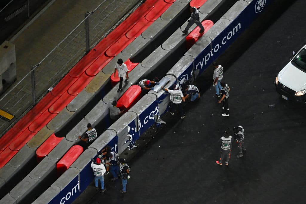 Una carrera demasiado accidentada donde Lewis Hamilton se lleva la victoria en la penúltima carrera del año. Max Verstappen de Red Bull se lleva la segunda posición y Valteri Bottas rebasó a Ocon en los últimos metros, quedando en tercera posición en el Gran Premio de Arabia Saudita; Sergio Pérez quedó fuera de la carrera tras un choque con Leclerc.