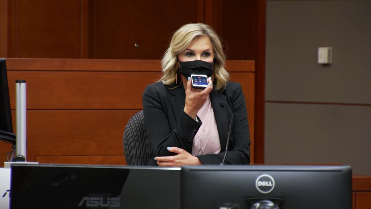 También dijo que estaba dispuesta a ir a la cárcel de ser necesario y aseguró que 
<a href="https://www.univision.com/local/dallas-kuvn/juez-del-condado-dallas-reitera-el-llamado-a-extremar-las-medidas-de-seguridad-ante-emergencia-del-coronavirus-video"><b>el juez del condado Dallas</b></a>, estaría abusando de su poder.
<br>