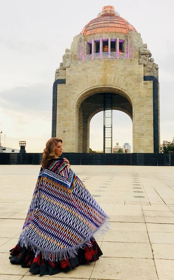 Aunque artísticamente no lleva el apellido Aguilar, la cantante Guadalupe Pineda es otra de las mujeres más talentosas de la dinastía, una intérprete poseedora de una voz privilegiada que se inició en la trova, pero su amor a la música regional mexicana la heredó de su tío Antonio Aguilar.
