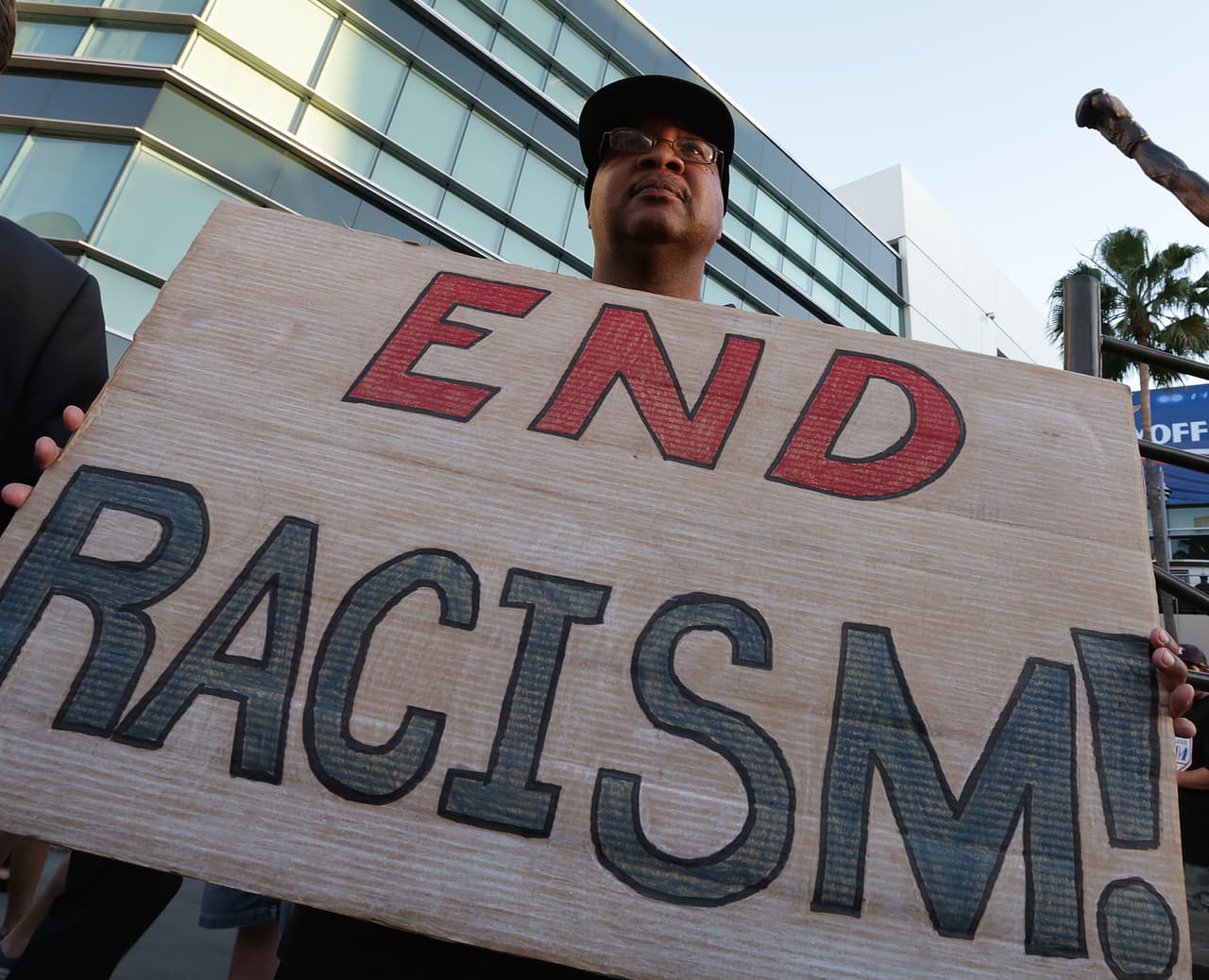 Los estadounidenses necesitan estudiar el racismo más, no menos