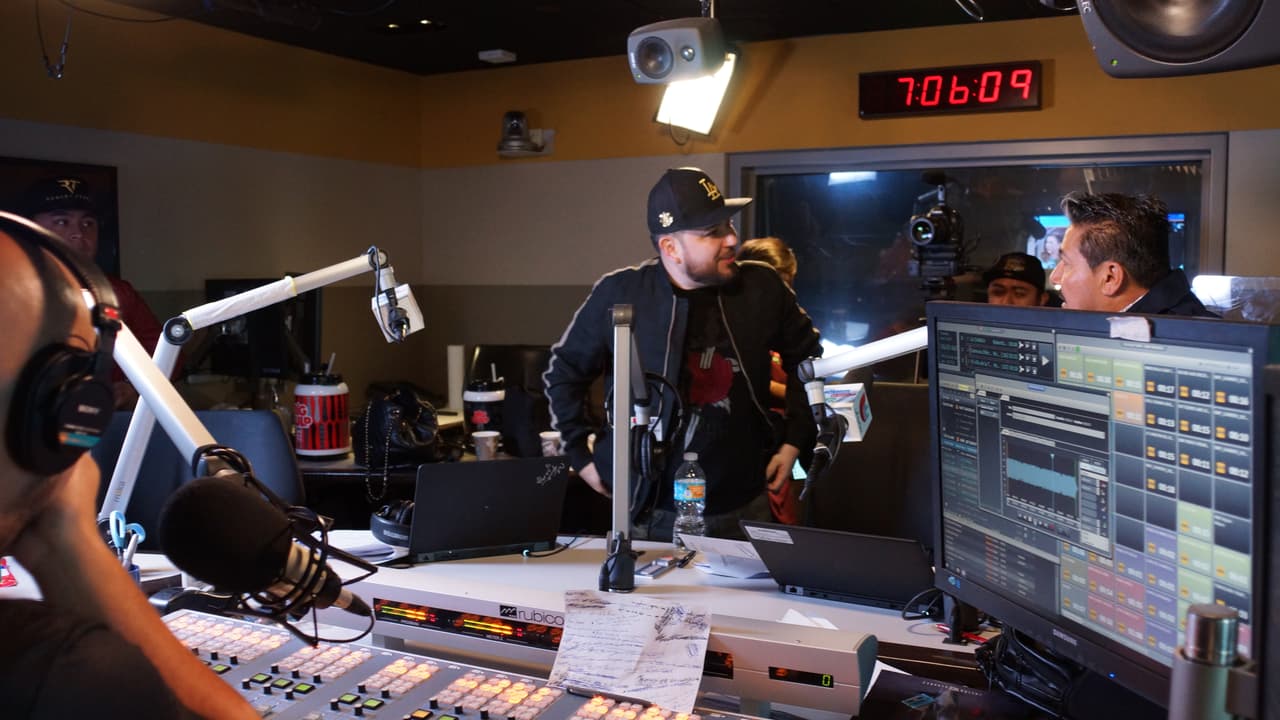 Roberto Tapia llegó al El Bueno, La Mala y El Feo para estrenar en exclusiva su nuevo sencillo.