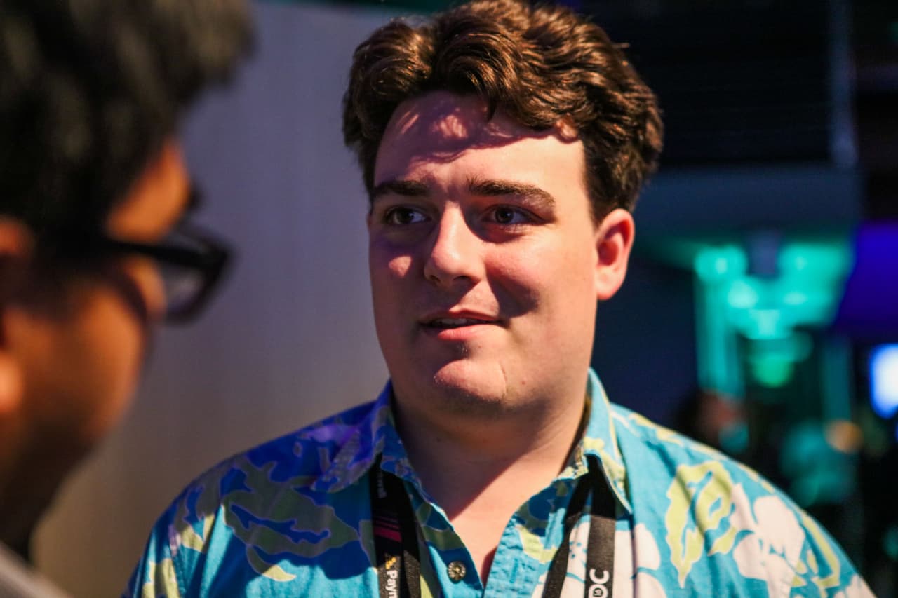 Palmer Luckey, el fundador de Oculus, metió en líos a Facebook con su apoyo a un grupo político ofensivo.
