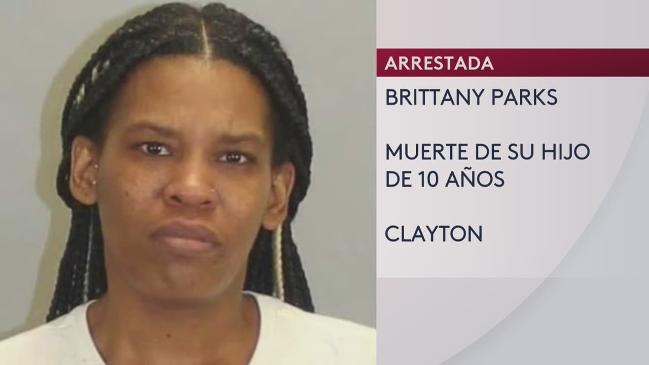 Arrestan a mujer por muerte de su hijo de 10 años en el condado de Clayton