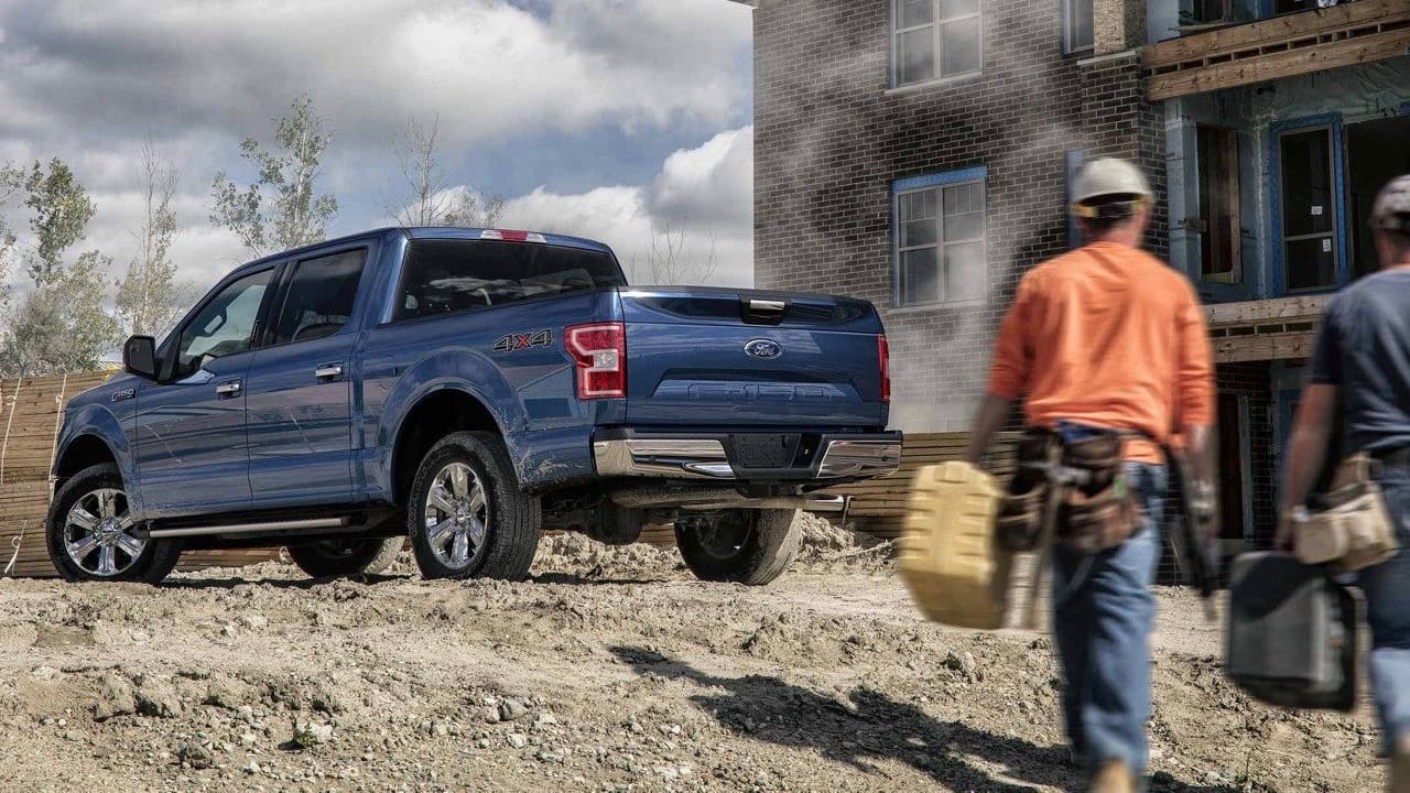 <h3 class="cms-h3-H3">6. Ford F-150 equipada con el motor V6 3.3 litros.</h3>
<br>
<br>Según la Agencia de Protección Ambiental de Estados Unidos las unidades de la camioneta pickup fullsize de Ford equipada con el motor V6 básico de 3.3 litros, consumen 
<b>19 millas por galón en ciudad</b> y 
<b>25 millas por galón en autopista </b>para un promedio combinado de 
<b>22 millas por galón</b>, produciendo 290 caballos de fuerza y 260 lbs.-pie de torque. Esto representa un consumo de 4.5 galones de gasolina por cada 100 millas.