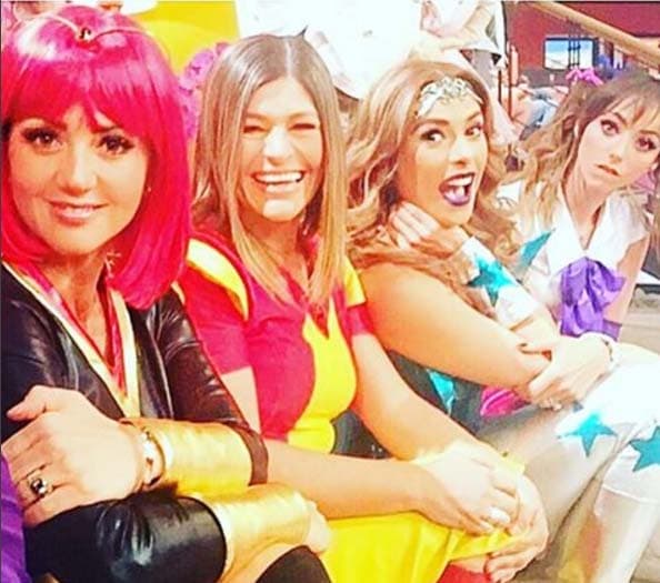 ¿A quién no le gustan los disfraces? A nosotros nos encanta disfrazarnos y por eso estamos muy emocionados de celebrar esta fiesta el 31 de octubre.