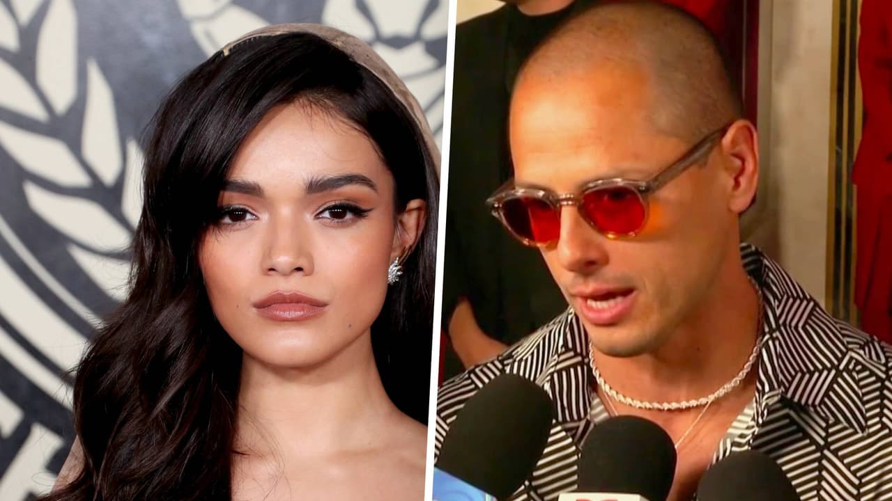 'Chicharito' Hernández divirtiéndose con los famosos en la alfombra de 'The Hunger Games'