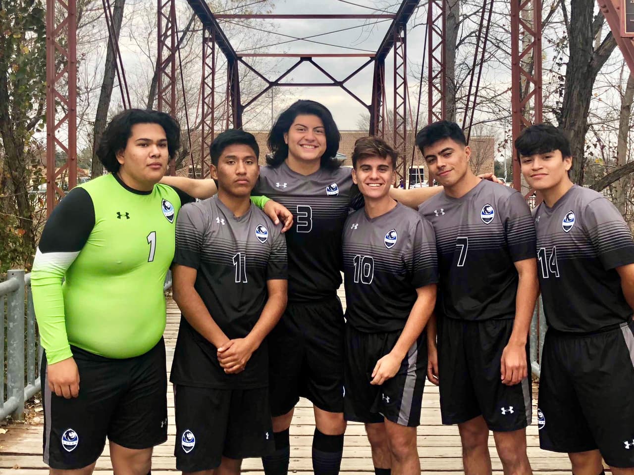 Compañeros de fútbol recuerdan Diego Rivera.