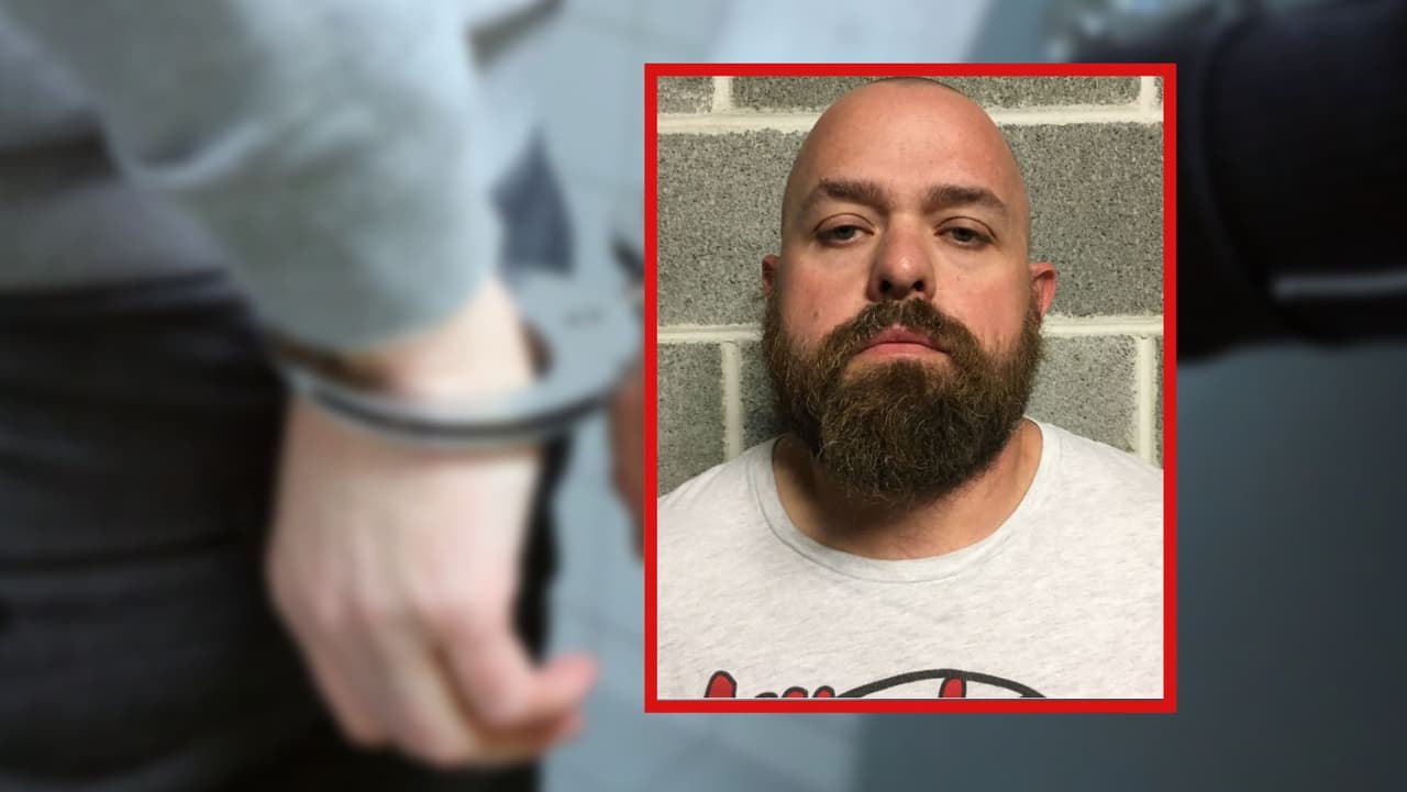 Exjefe de EMS acusado de usar cámara oculta para grabar a mujeres en el baño