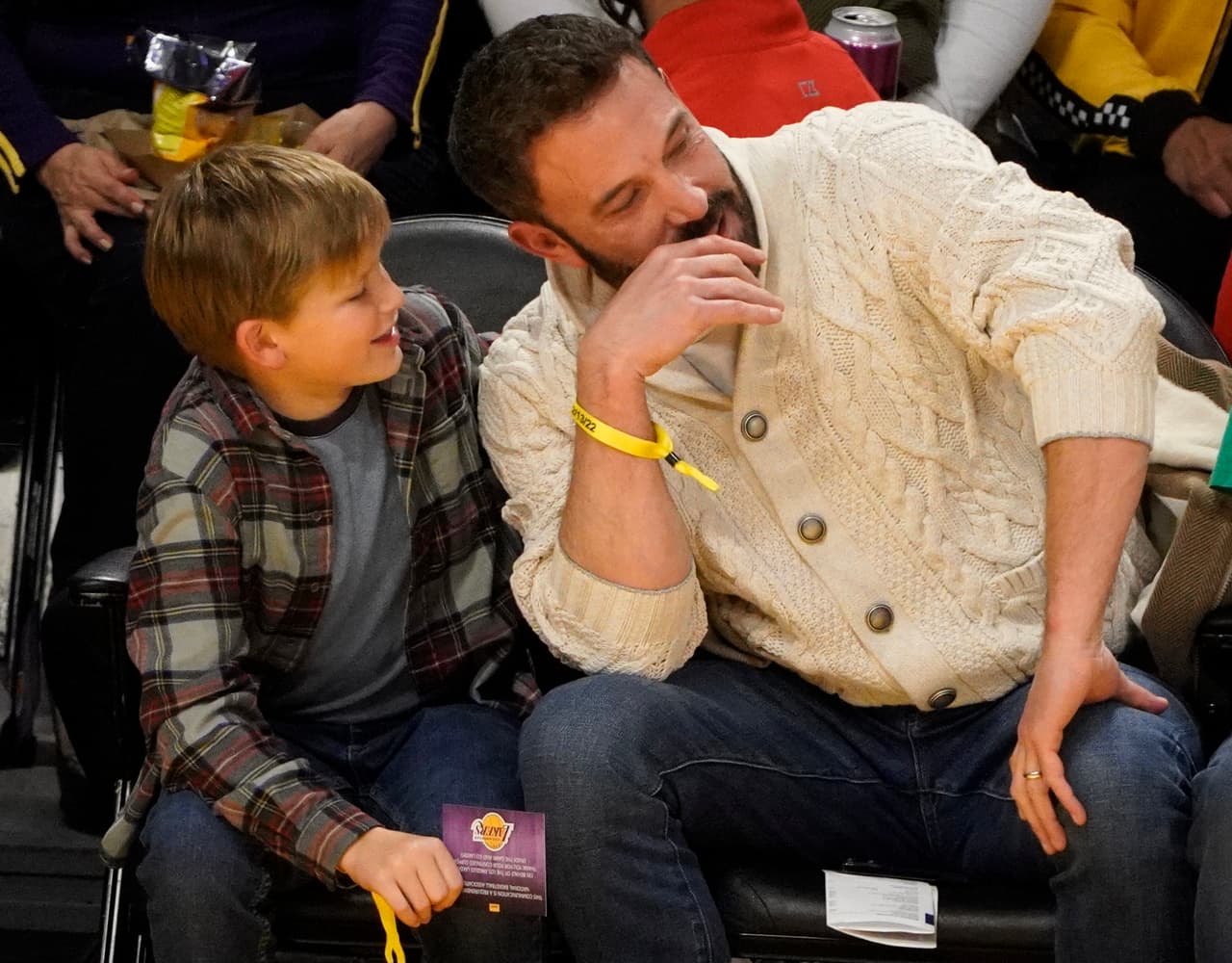 Usuarios de Internt han notado que además del parecido físico, sus gestos y forma de caminar son similares.