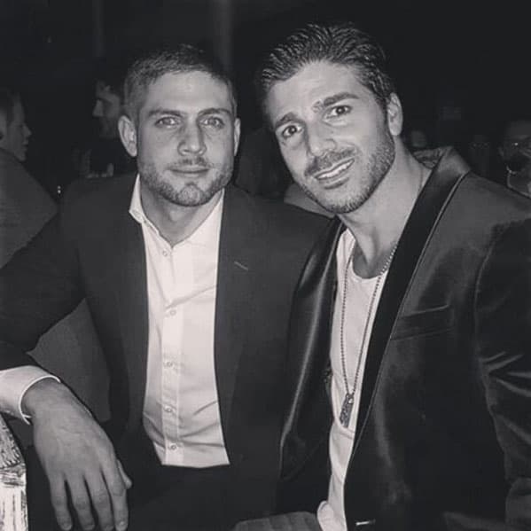 Pero Horacio comenzó el festejo desde el jueves 1 de diciembre: "Gracias por estar en los mejores momentos... amigos son los amigos... #carlin #pablito @alegibeli se vienen los 34".