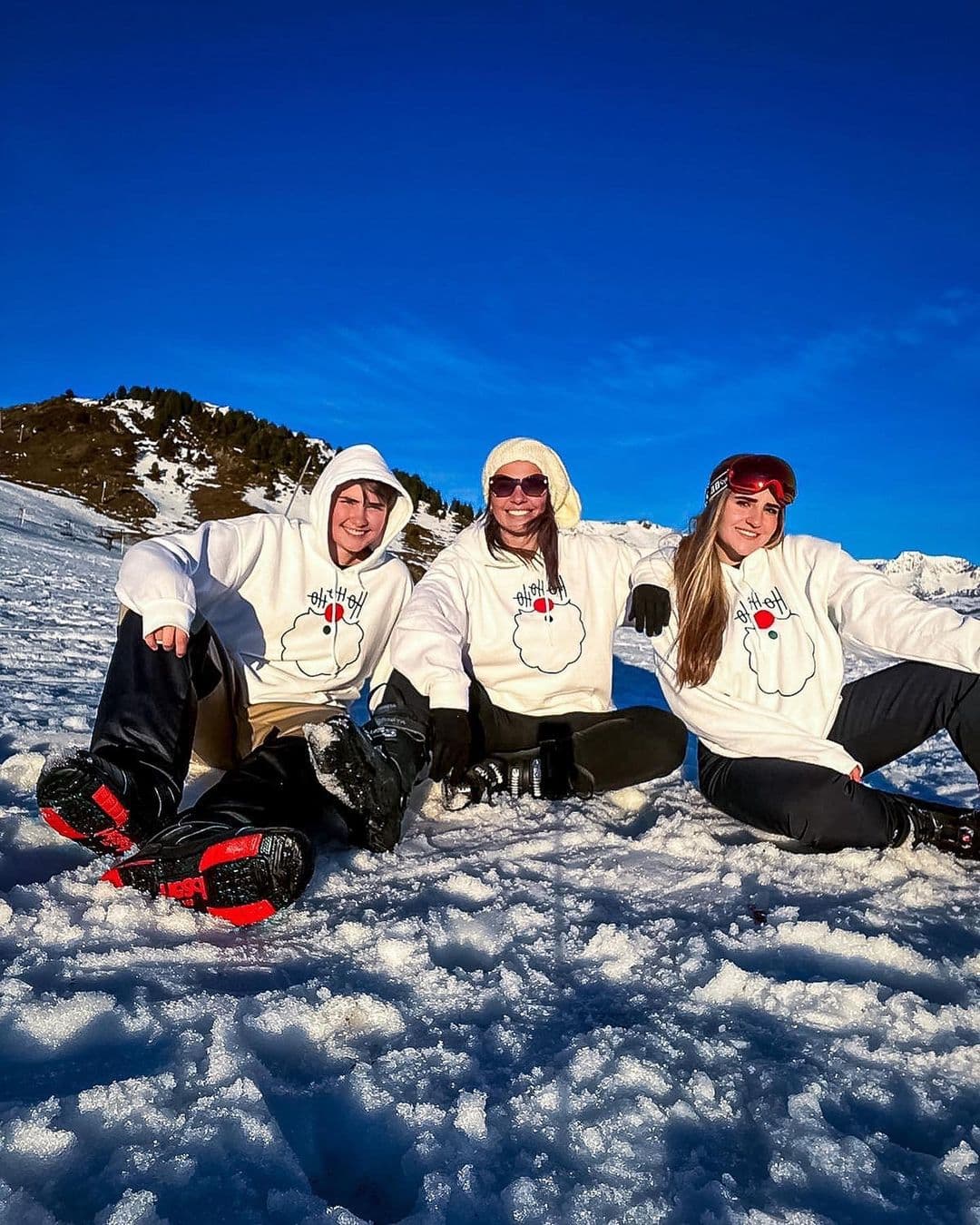 En dicho país los tres visitaron Baqueira Beret, donde esquiaron y jugaron con la nieve. 
<br>