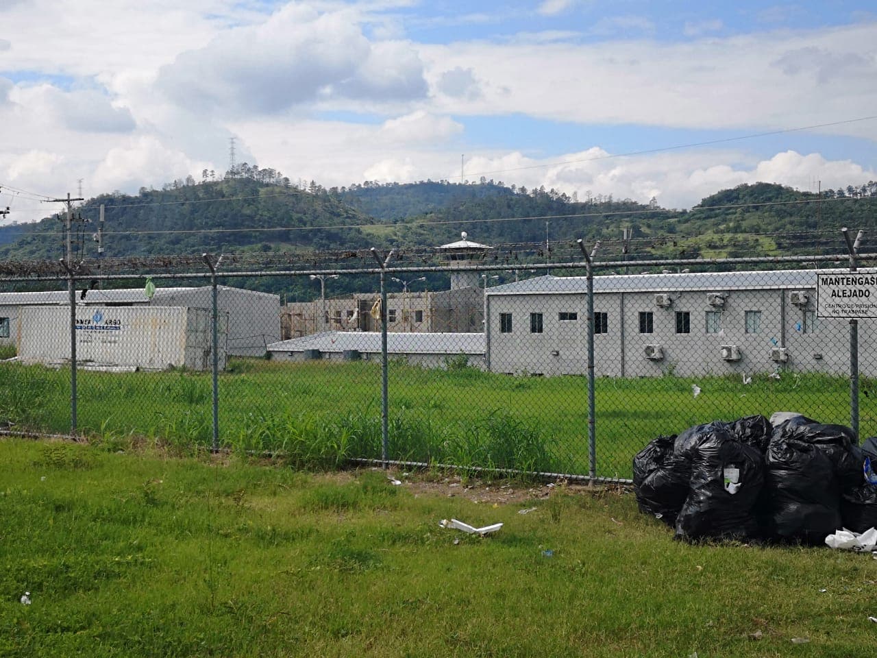 López was held at the Ilama maximum security prison in Santa Barbara, Honduras, known as 'El Pozo'.
<br>