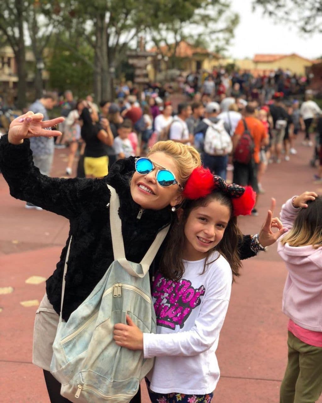 Maria Itatí sin querer se hizo la mejor amiga de Julia, hija de Mayrin Villanueva y Eduardo Santamarina.