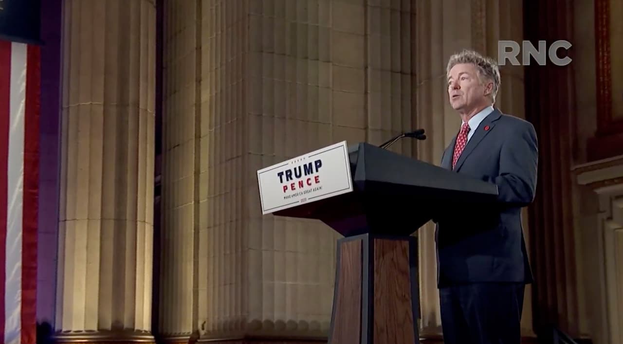 El senador Rand Paul felicitó al presidente por sus esfuerzos para retirar tropas estadounidenses de conflictos en Medio Oriente, y advirtió que Joe Biden en la Casa Blanca haría lo contrario.