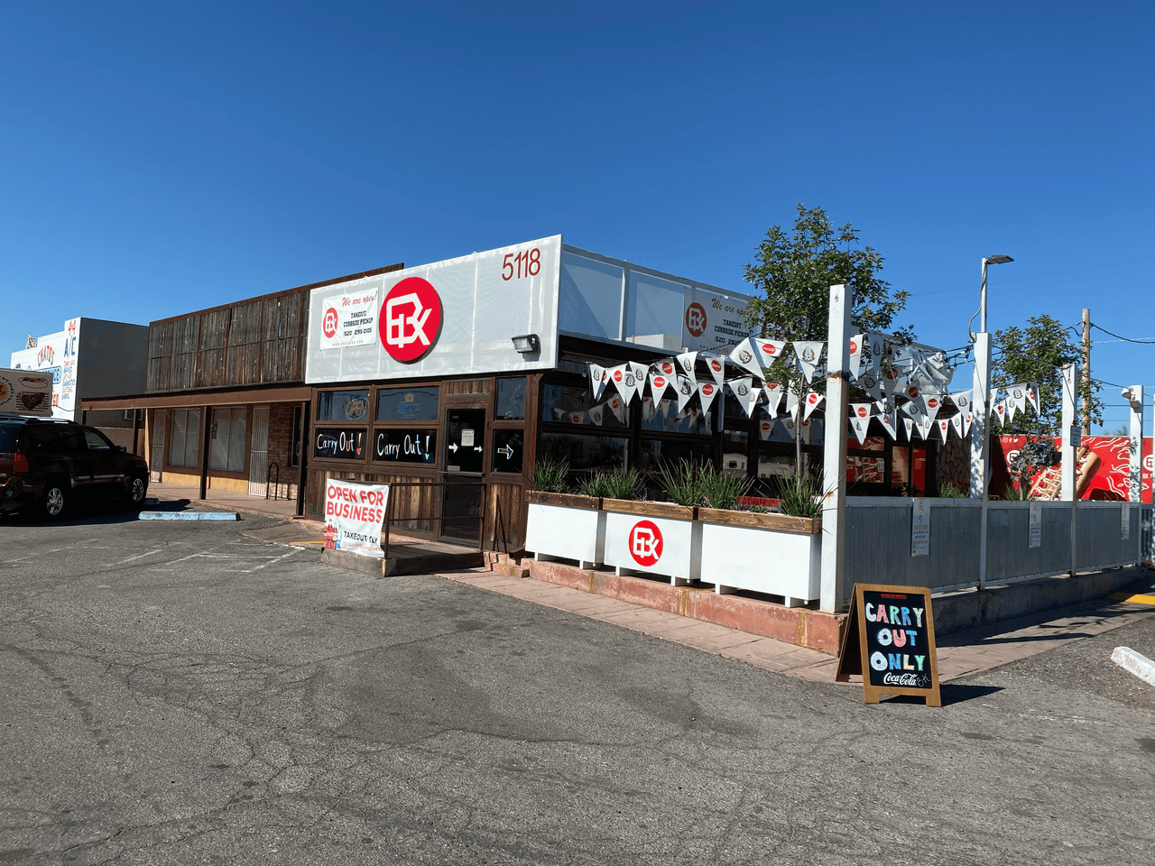 Pequeños negocios en Arizona que no han recibido ayuda federal piden apoyo de líderes locales