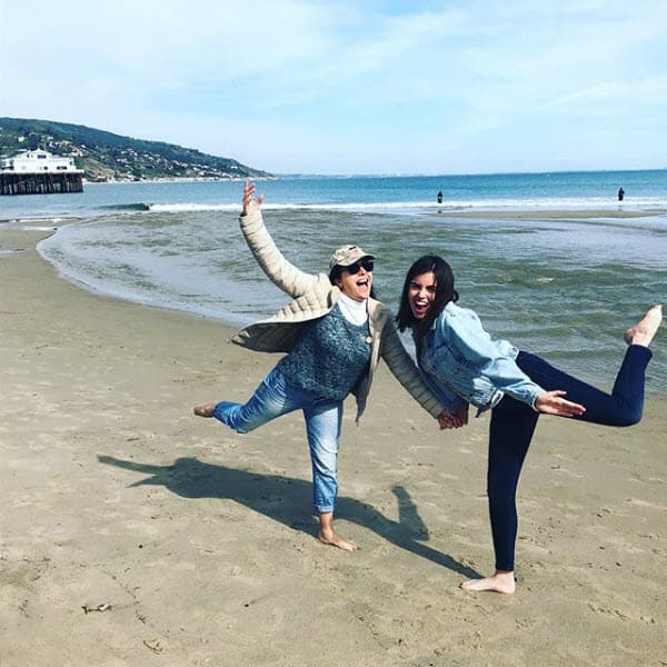 A través de las redes sociales, la actriz ha dejado entrever que mantiene una buena relación con su primogénita.