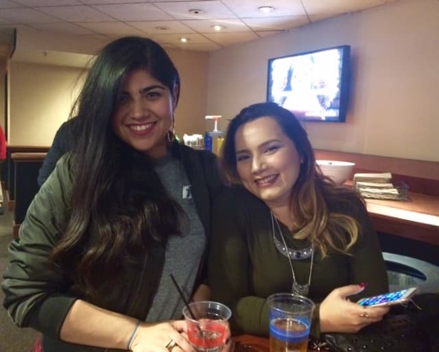 <b>Yimeisy, 24 </b>
<br>“Este es mi primer concierto de Maná, pero me han gustado desde que era pequeña. Mi padrino tenía uno de los discos y se lo robé. Desde entonces, los escucho. Temo por lo que va a pasar, pero se que tenemos una voz muy poderosa.” 
<br>
<br>
<b>Vianney, 25</b> 
<br>“Es mi primer show, pero me gusta mucho su música por que sus fans son de todos lados y a cualquiera puede gustarles. Me siento orgullosa de ser mexicana.”
<br>