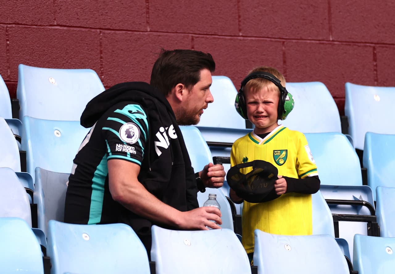 Norwich City descendió a la segunda división tras perder 2-0 contra el Aston Villa en la Jornada 35.