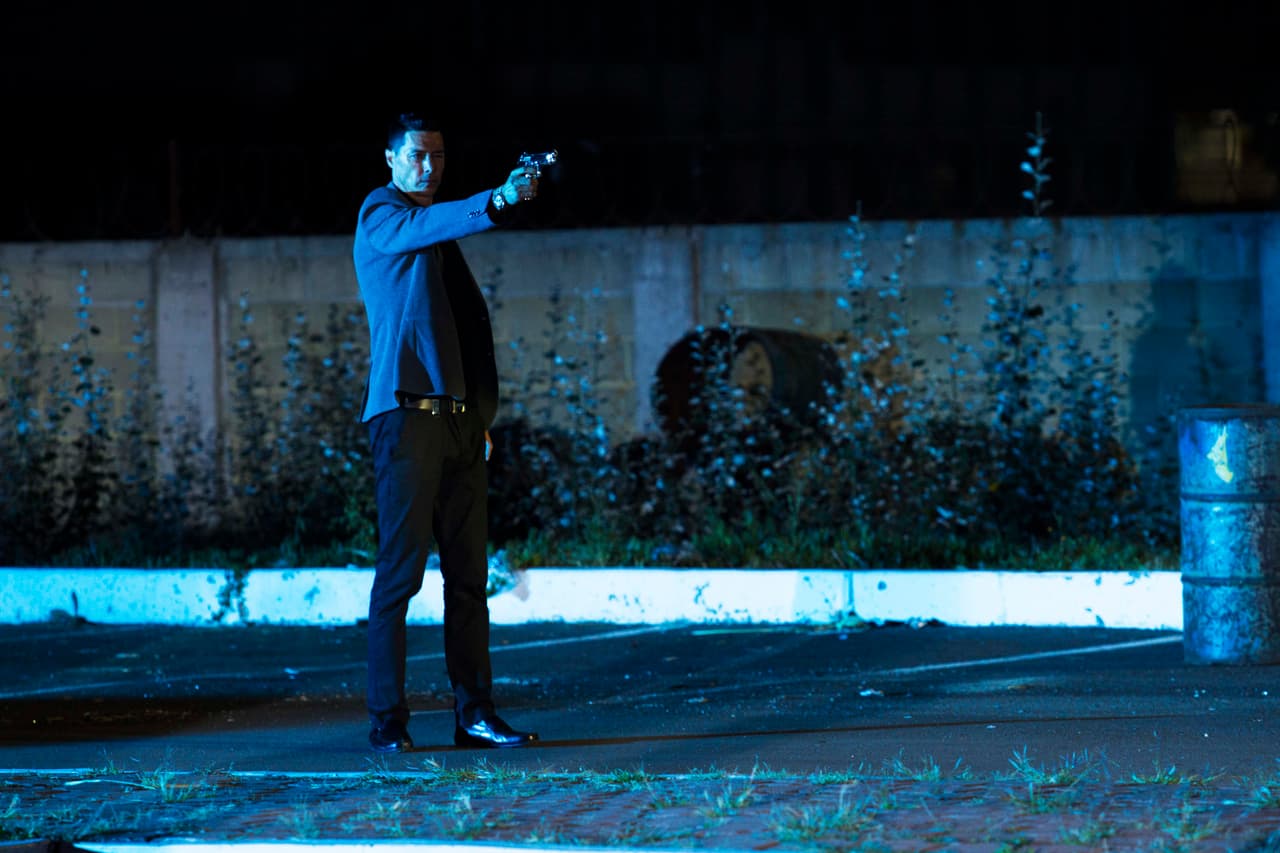 Mauricio Aspe también participó en la escena. Su personaje Arley Mena se presentó en el lugar de la explosión para tratar de sacar de prisión a las azafatas.