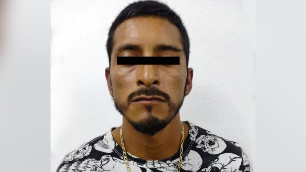 Un hombre es acusado de golpear y estrangular a su padre con una agujeta