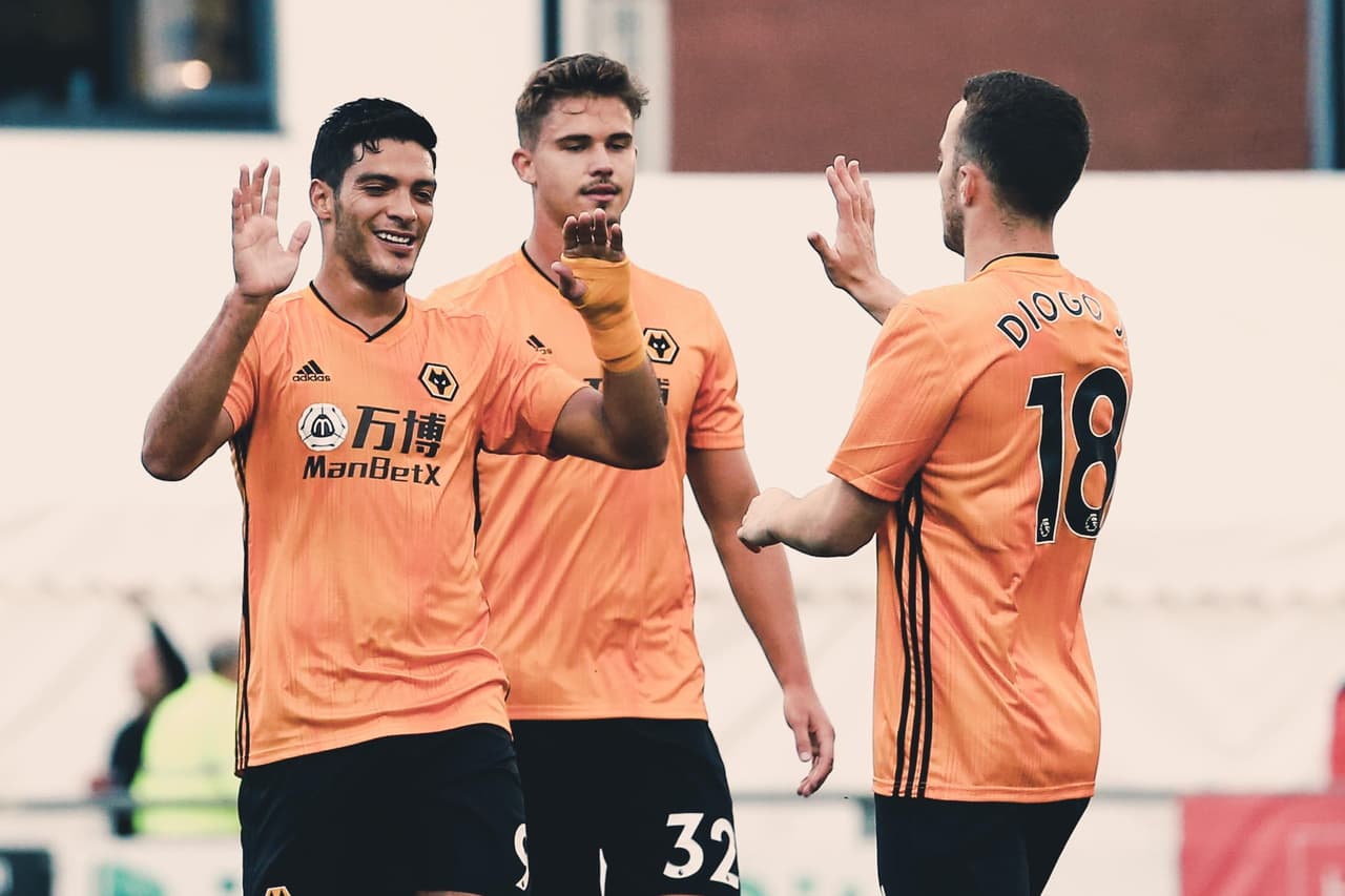 Con doblete de Raúl Jiménez el Wolverhampton derrota 4-1 (6-2 global) a Crusaders en la Segunda Ronda de la UEFA Europa League.