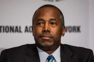 Carson pedirá que compren su libro durante dos semanas