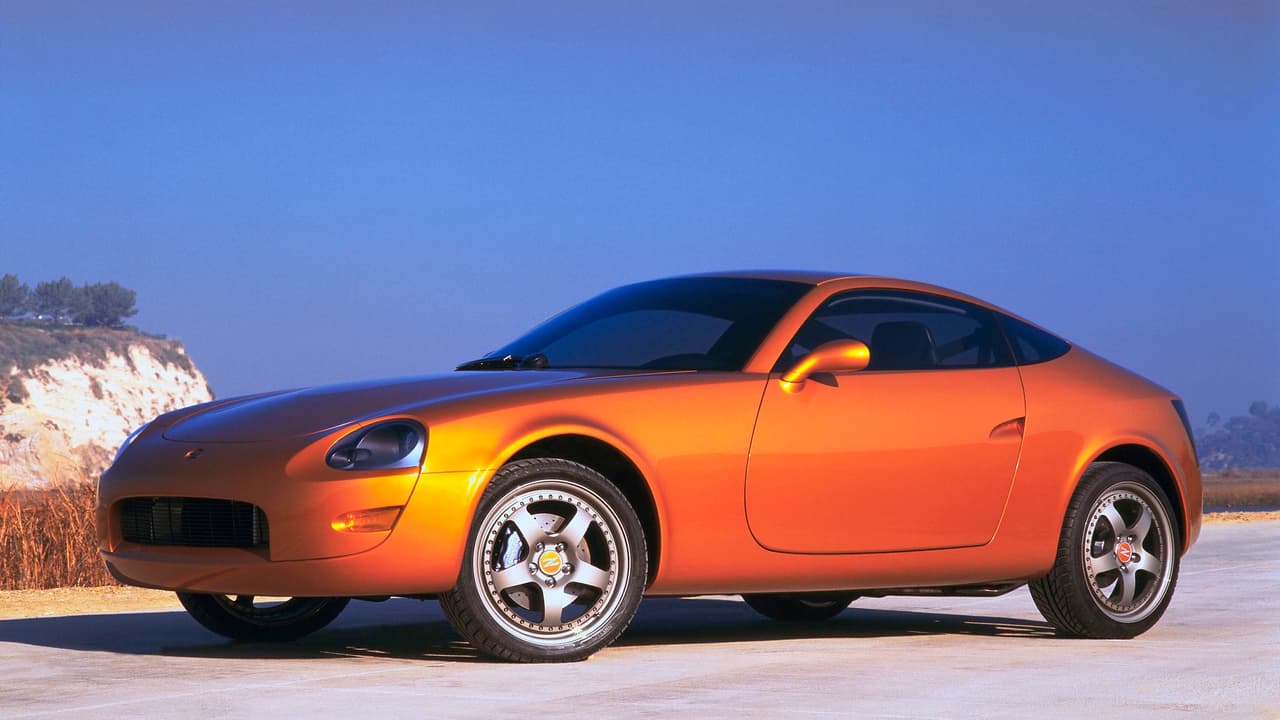 <u><b>Nissan 240Z Concept 2000</b></u>
<br>El Nissan Z desapareció en EEUU hasta 1999, cuando Nissan mostró el 240Z Concept durante el Auto Show de Detroit (NAIAS). Este fue creado en solo 12 semanas por el equipo de diseño de Nissan en California y lo proponía con un motor I4 de 2.4Lts, 200hp y 180lb-pie.
<br>