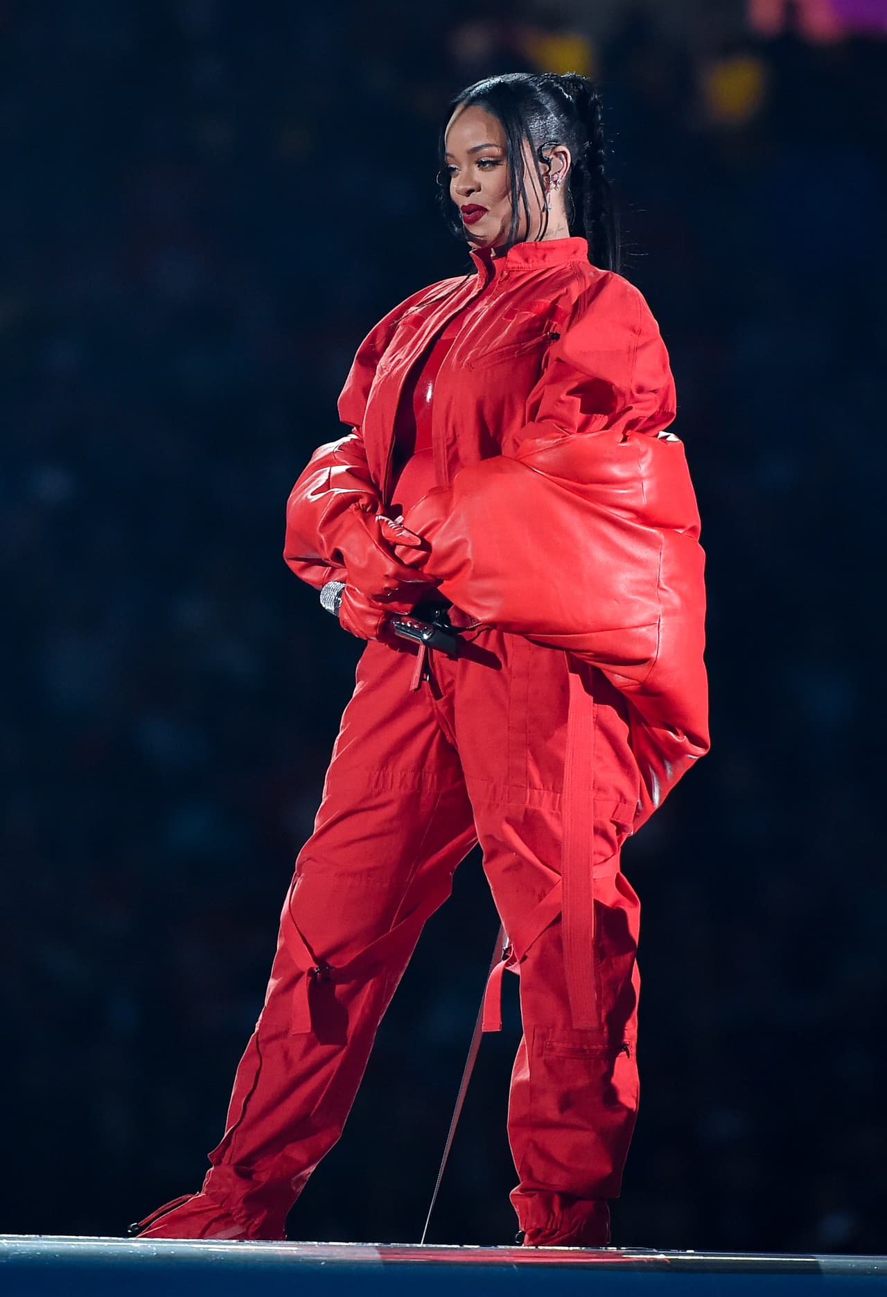 Entre las celebridades que disfrutaron el concierto y que fueron testigos desde las gradas de la comentada actuación de Rihanna estuvieron Bradley Cooper, Paul McCartney, LeBron James, Jason Derulo, Billie Eilish y Adele.
<br>