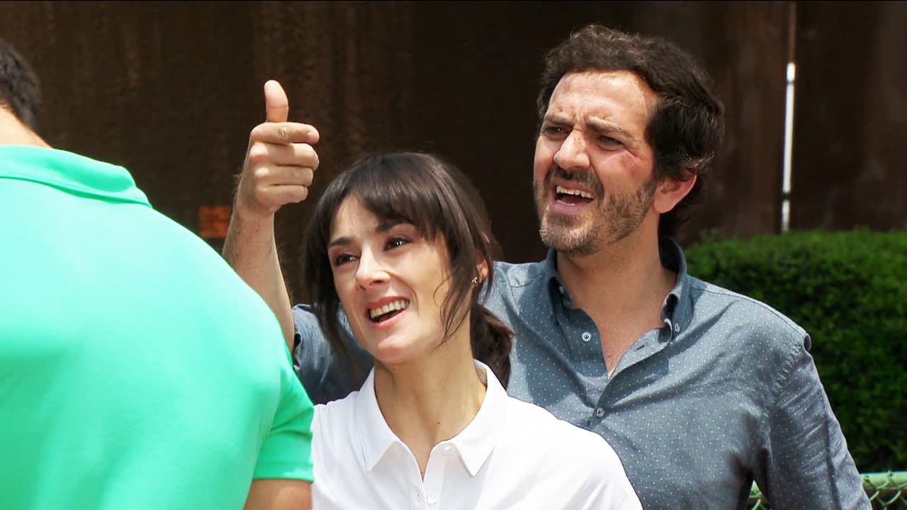 Quiere que le ayudes a casarse con María Dolores.