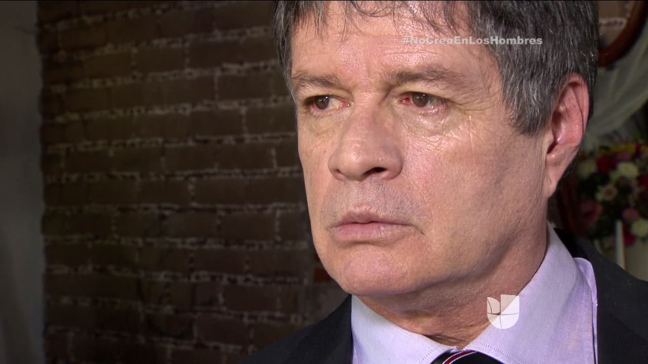 Sí, ya no puede resistirse a tu belleza. ¡Míralo!