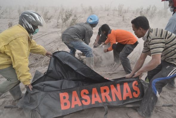 Los tres heridos se encontraban visitando las tumbas de unos familiares cerca del volcán.