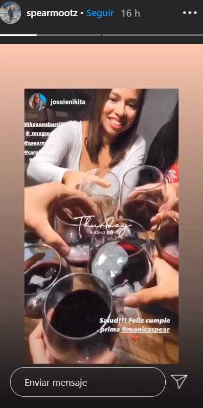 <b>Ella es prima de Mónica</b> y también vive en Florida. En el brindis escribió: "¡Salud! ¡Feliz cumple prima Mónica Spear!".
<br>