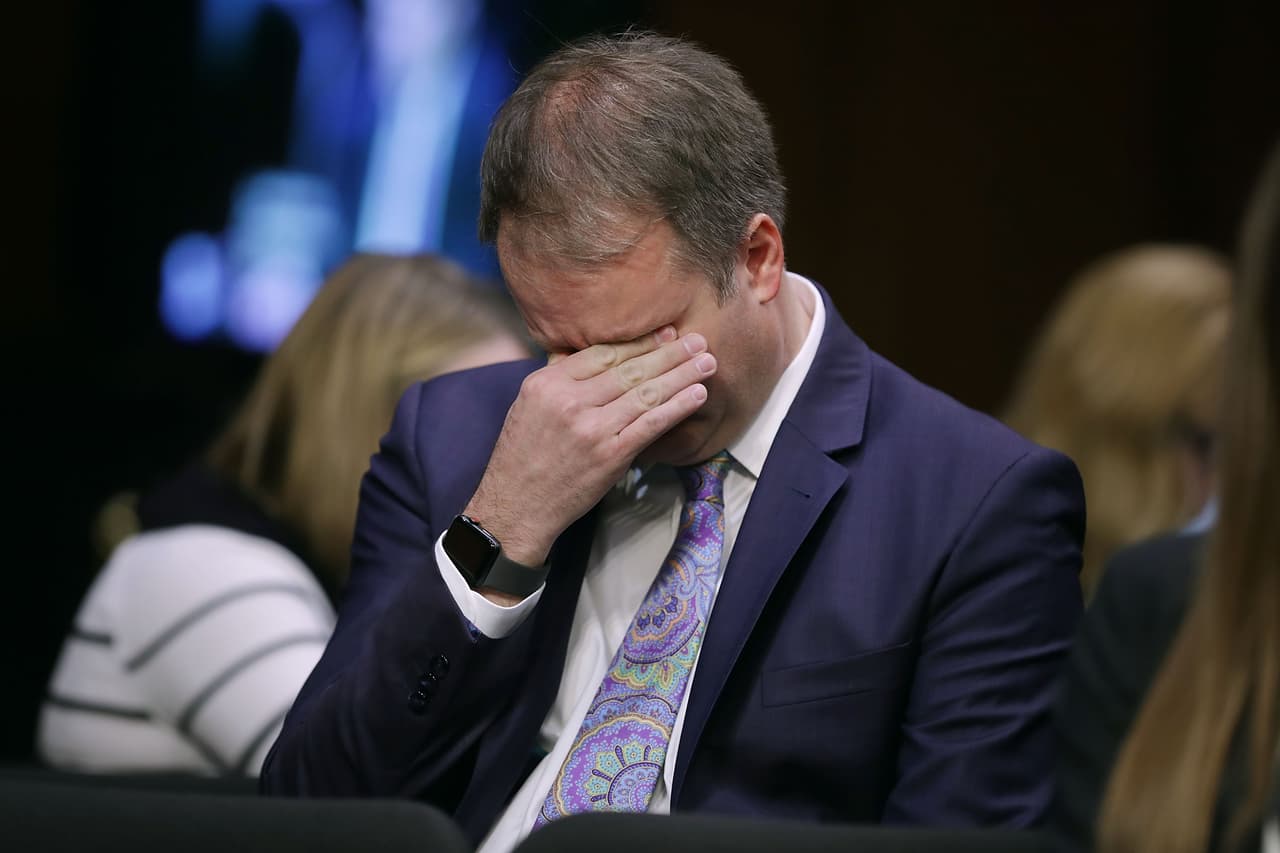 Ryan Petty, padre de Alaina Petty, durante una audiencia frente al Comité Judicial del Senado sobre el tiroteo en el que murió su hija. La fotografía es del 14 de marzo de 2018.
