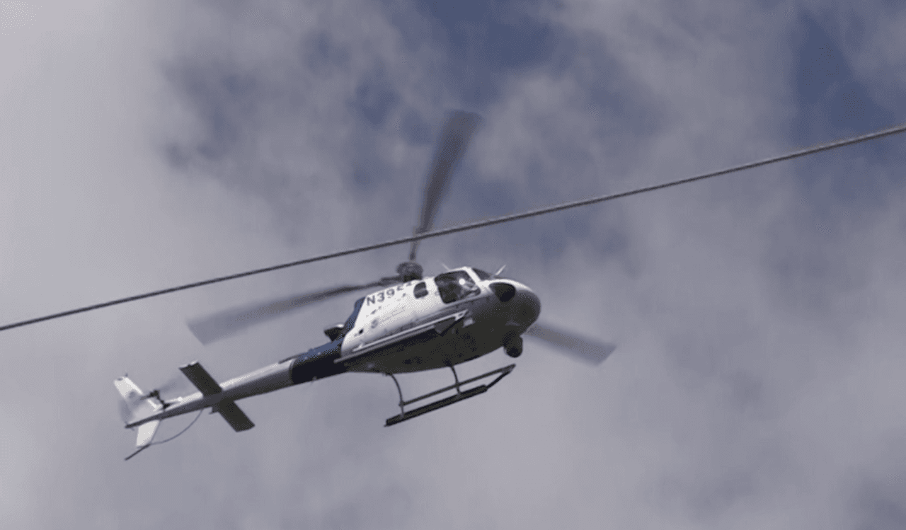 Cierran carretera por búsqueda de sospechoso prófugo de las autoridades por asesinatos en el sur