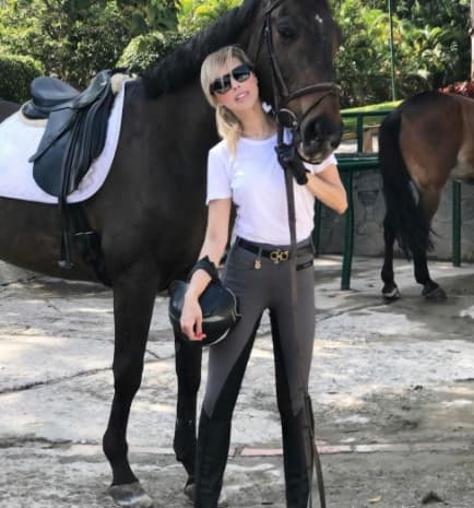 Dessire expresó: "Yo no sé de dónde sacaron que tenía mal carácter, este hombre está todo el día, como decimos en Venezuela, echando broma, es muy gracioso y tiene un maravilloso sentido del humor”.
<br>