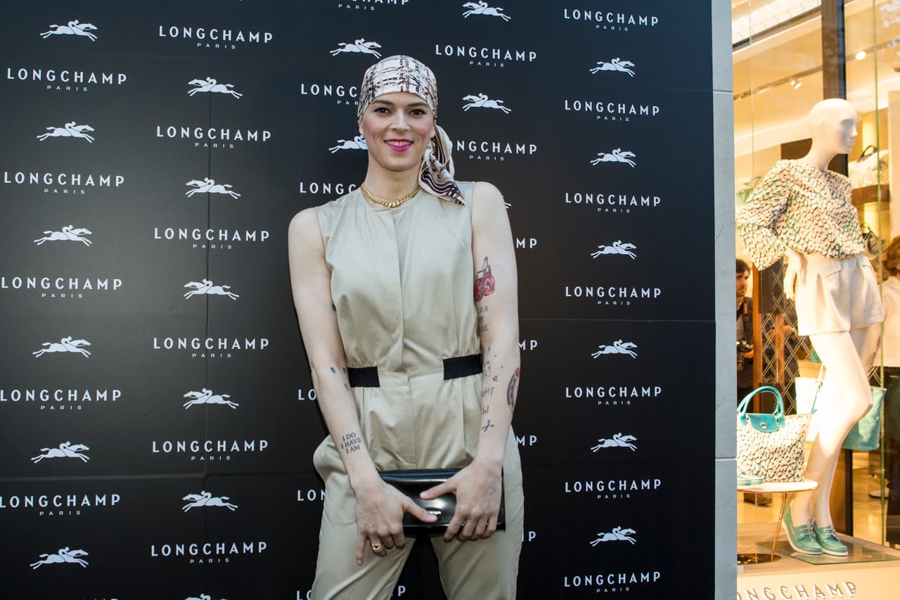 En 2014, unos meses después de anunciar públicamente su enfermedad, la modelo posó en el primer número de la revista 'Vein Magazine' mostrando orgullosa la cicatriz de su mastectomía.