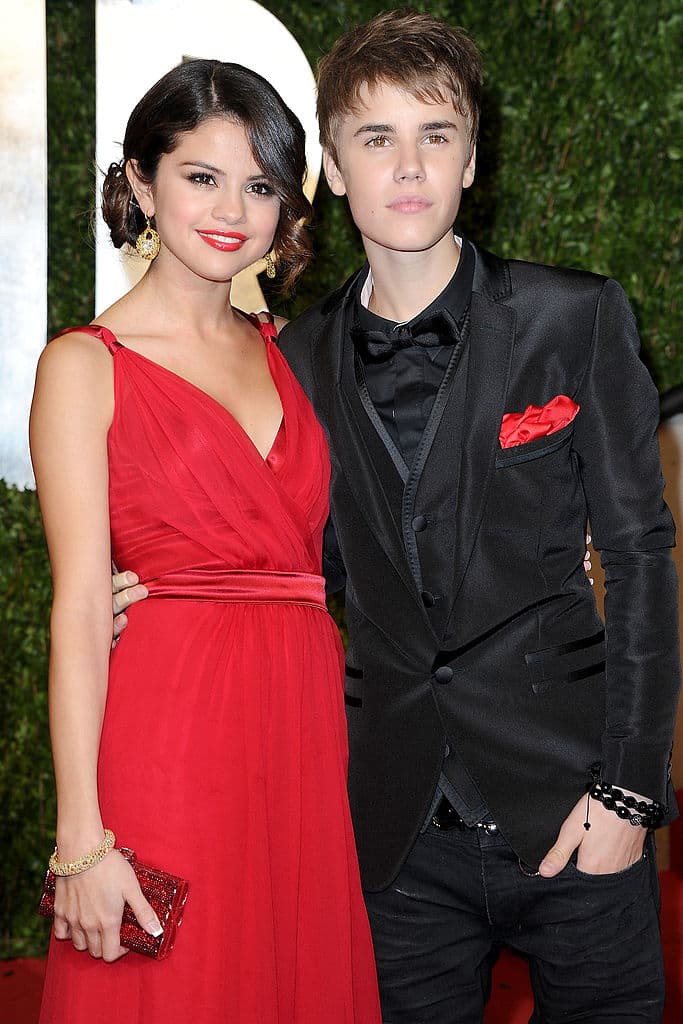 Selena Gómez habló de nueva cuenta sobre su pasado con Justin Bieber, con quien mantuvo 
<b><a href="https://www.univision.com/entretenimiento/se-comprometen-justin-bieber-y-selena-gomez-video/embed" target="_blank">un romance que duró 7 años</a></b> con altas y bajas. En una entrevista emitida el pasado domingo, la actriz y cantante admitió que sufrió abuso emocional por parte de él.