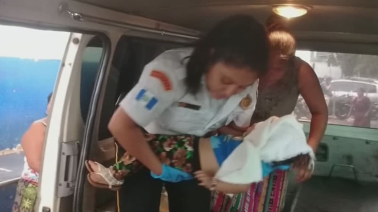 <b>Denuncian que un perro mordió a una niña de 2 años: tiene heridas profundas hasta los huesos</b>
<br> 
<br>
<br>La pequeña Evelyn presenta graves heridas, ha sido sometida a una cirugía y se espera que sea intervenida nuevamente. La familia dice que un perro la atacó.