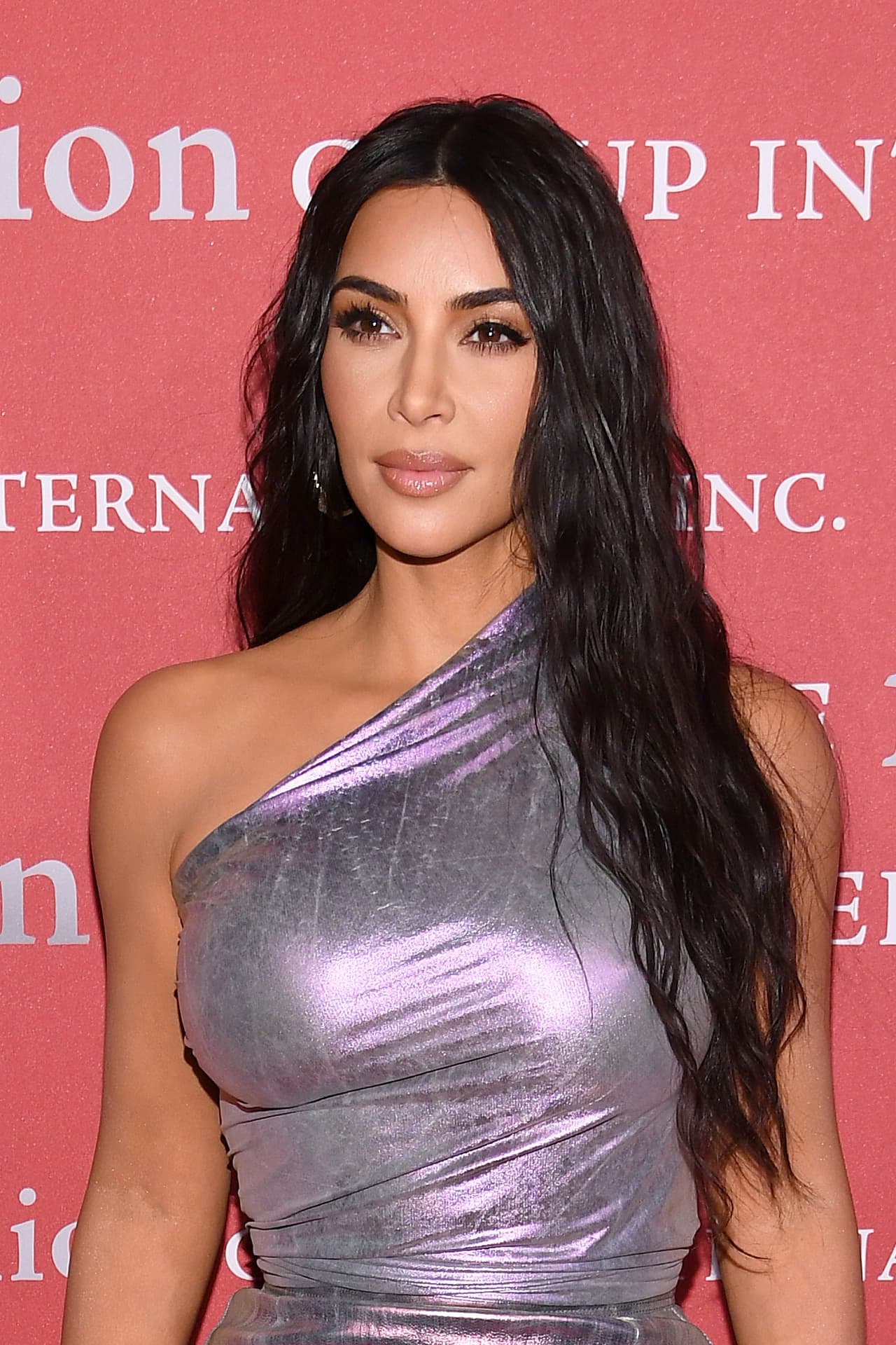 La broma insensible de la supuesta camisa que habría llevado el expresidente de Estados Unidos cuando fue asesinado en 1963, surgió tras de la decisión de Kardashian y West de comprar una chamarra de
<b><a href="https://www.univision.com/famosos/a-north-le-gusto-y-se-la-regalaron-kim-y-kanye-west-pagan-casi-66-mil-por-una-pieza-de-michael-jackson-video" target="_blank">Michael Jackson</a></b>.