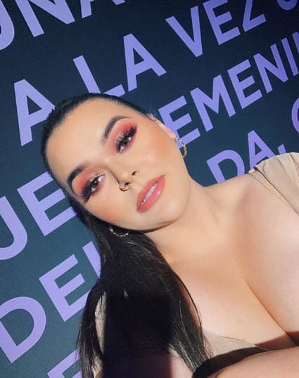 Jenicka López tiene 21 años de edad y desde el año pasado se está abriendo camino como modelo de tallas grandes.