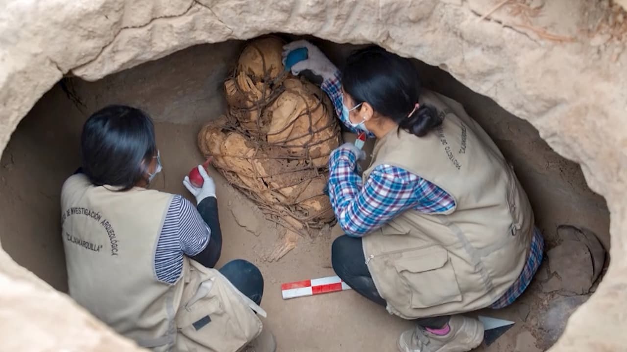 <b>Mira también:</b> Arqueólogos de la Universidad Nacional de San Marcos en Perú encontraron un cuerpo momificado de entre 800 y 1,200 años de antigüedad. Los investigadores sugieren que pudo haberse tratado de alguna persona importante.