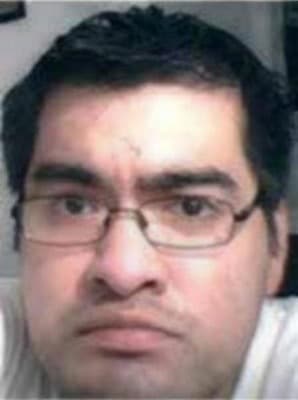 <h3 class="cms-H3-H3">René F. Ramírez</h3>
<br>
<br>El mexicano de 38 años 
<a href="https://www.fbi.gov/wanted/cac/rene-f.-ramirez" target="_blank">es acusado de participar en la posesión y recepción de pornografía infantil</a>, desde junio de 2007 hasta diciembre de 2009. 
<br>
<br>La agencia alega que Ramírez estuvo involucrado en el tráfico de pornografía infantil, a través de computadoras, en el área de la ciudad de Nueva York. 
<br>
<br>El 7 de marzo de 2011 se emitió una orden de arresto federal contra Ramírez. 
<br>
<br>El FBI precisa que el fugitivo, quien es un experto en el uso de computadoras y habla inglés y español, tiene vínculos con el Bronx, Nueva York y México.